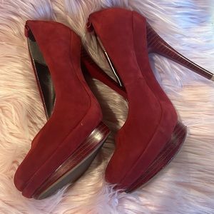 HYPNOTIC RED SUEDE PLATFORM PUMPS SIZE 7